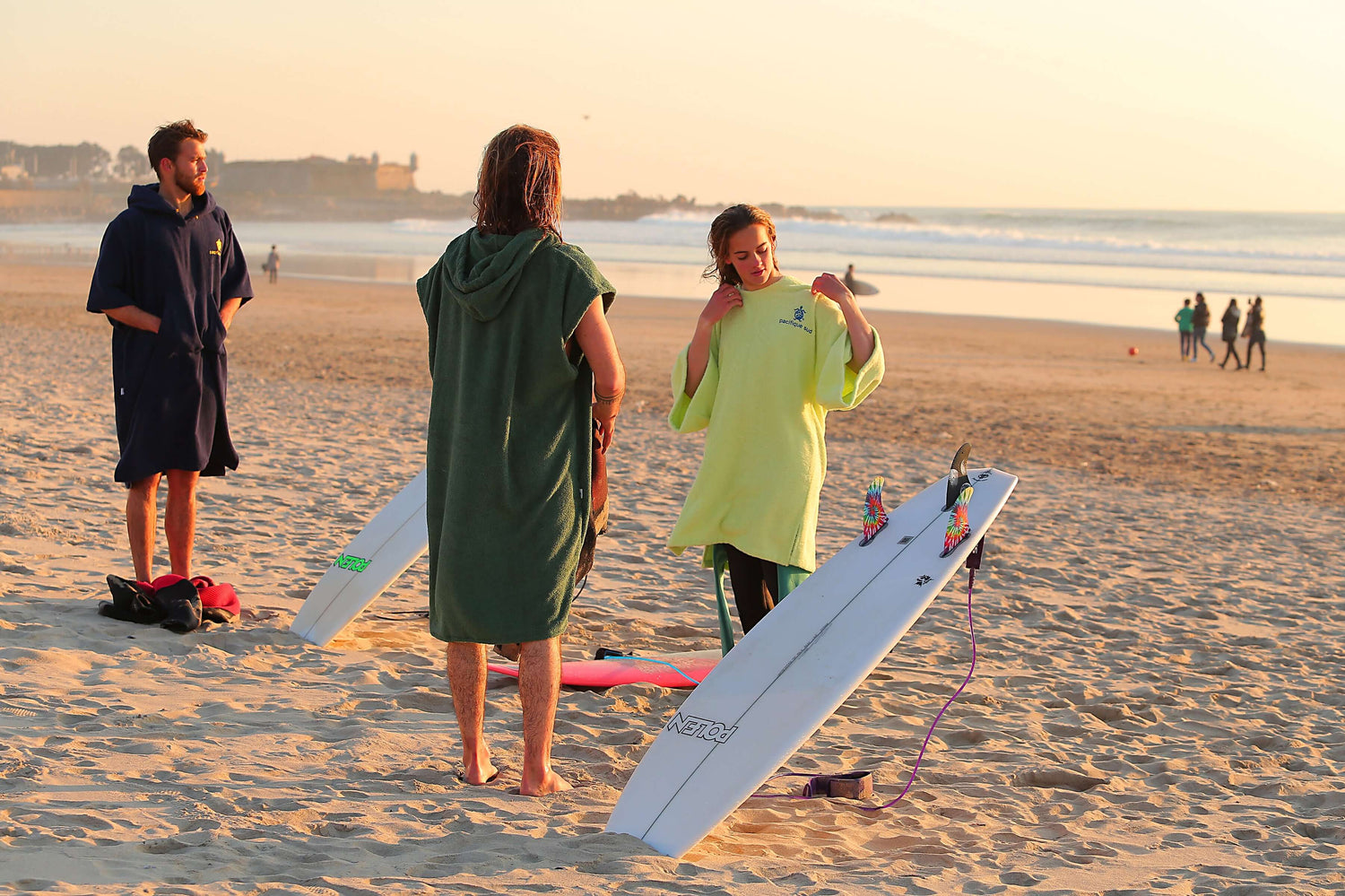 Produktbild von Surf Poncho Damen Pacifique Sud Surf Poncho - Vielseitiger Handtuchrobe Mit Ärmeln Und Kapuze - Premium-Baumwolle, Ideal Für Surfen, Schwimmen, Camping Und Outdoor- Sportarten - Frau, Einheitsgröße Handtuch Poncho